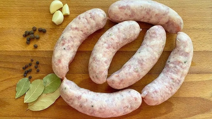 Jak sparzyć białą kiełbasę idealnie, unikając pęknięć i błędów Jak sparzyć białą kiełbasę idealnie, unikając pęknięć i błędów