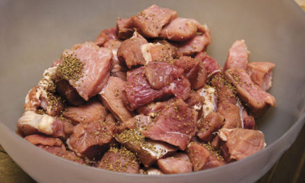Fitozwiązki – ważne składniki przypraw i ziół do marynowania mięs